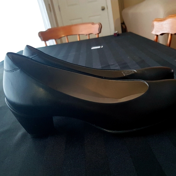 Ecco size 40 (size 9) black sculptured 45 pumps - Picture 3 of 8